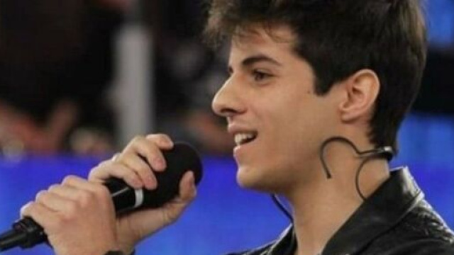 Dopo il ricovero in condizioni gravi dell'ex allievo di Amici Michele Merlo, moltissimi i messaggi di affetto sui social.