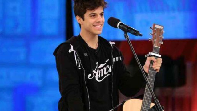 Michele Merlo, il padre parla di speranze ridotte 'al lumicino' e la mamma invita i fan a pregare.