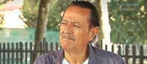 El ex de Isabel Pantoja tuvo que ser internado en abril por una afecci&oacute;n de colescitis. (Twitter, @telecincoes)