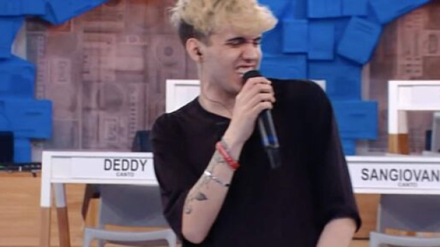 Aka7even, ex Amici, parla di un momento no nel talent: 'Stavo male psicologicamente'.