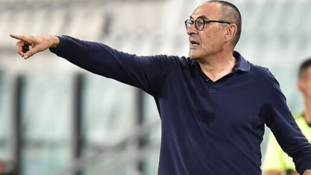 Sarri alla Lazio: attesa per la fumata bianca.