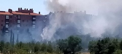 Grave incendio en Vicálvaro: es el segundo en el mismo lugar en dos semanas