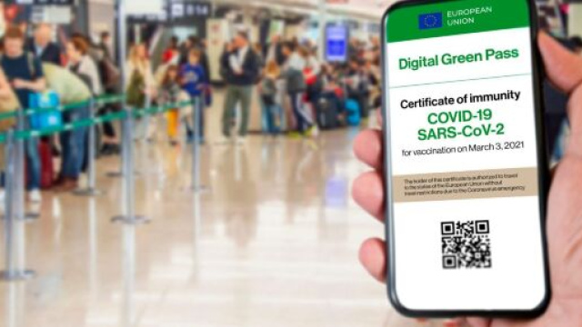 Il Green Pass, dai viaggi alle discoteche: come funziona