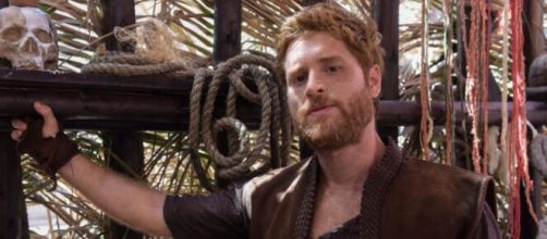 Esa&uacute; flagrado em orgia em 'G&ecirc;nesis'. (Reprodu&ccedil;&atilde;o/RecordTV)