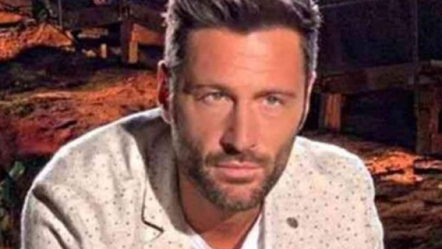 Temptation Island, Bisciglia entra nel villaggio.