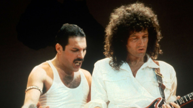 Freddie Mercury e Brian May durante un concerto dei Queen
