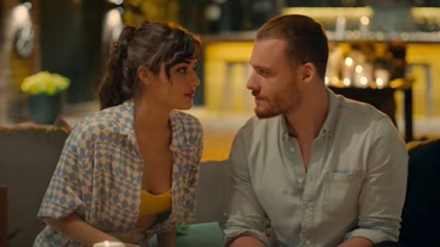 Sen &Ccedil;al Kapımı, spoiler 2&ordf; stagione: Eda teme di cedere alla tentazione e baciare Serkan.