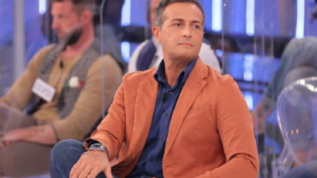 Uomini e Donne, Riccardo Guarnieri torna su Ig dopo mesi, i fan: 'Quanto &egrave; dimagrito?'.