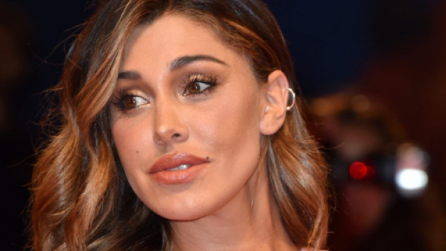 Belen presenta la figlia Luna Mar&igrave; sui social: 'Parto naturale, 2,9 kg di felicit&agrave;'.