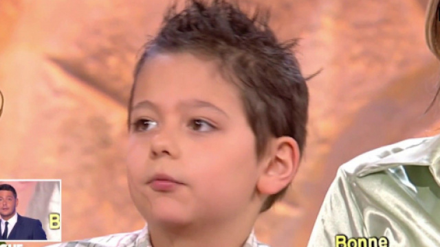 La premi&egrave;re t&eacute;l&eacute;vision de Sasha Elbaz, chroniqueur de TPMP. Source : capture d&rsquo;&eacute;cran C8