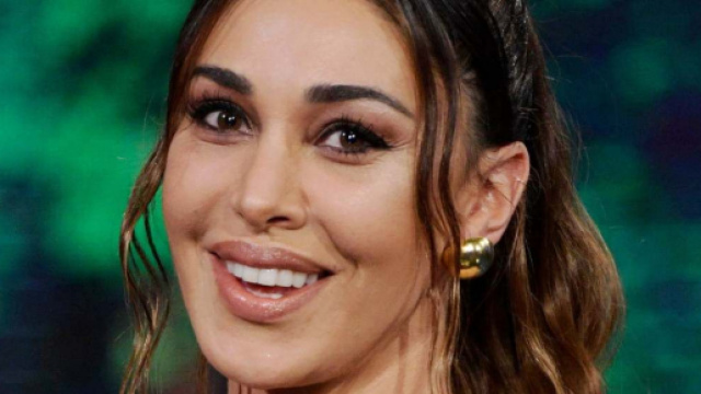 Belen Rodriguez, polemica post parto: 'Ascensori disattvati, piano riservato a celebrit&agrave;'.