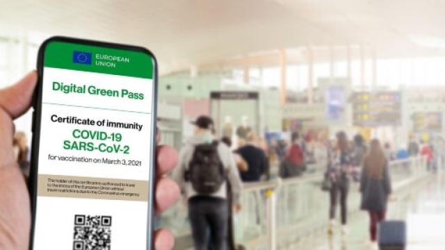 Green Pass obbligatorio in Europa nei locali e sui mezzi pubblici, l&rsquo;ipotesi del governo italiano.