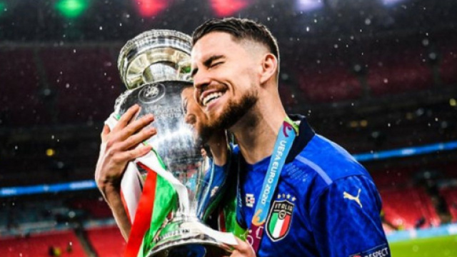 Le milieu de terrain de Chelsea et de l&rsquo;Italie, Jorginho, pense pouvoir remporter le Ballon d&rsquo;Or. (Credit : capture Youtube)