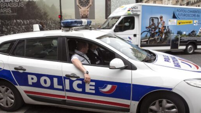 Tour de France, la Gendarmerie effettua un blitz nell'hotel della Bahrain.