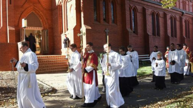 Papa Francesco ha abrogato la norma sulla celebrazione della messa in latino.