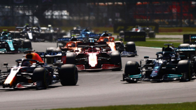 Formula 1: prosegue il duello fra Verstappen e Hamilton.