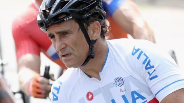 Alex Zanardi, la moglie: 'Comunica ma non &egrave; in grado di parlare'.