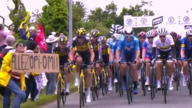 Tour de France, la tifosa che ha provocato la caduta: 'Mi vergogno, ho paura".