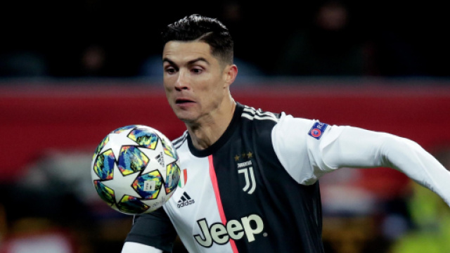 Cristiano Ronaldo si allontana dalla Juventus.