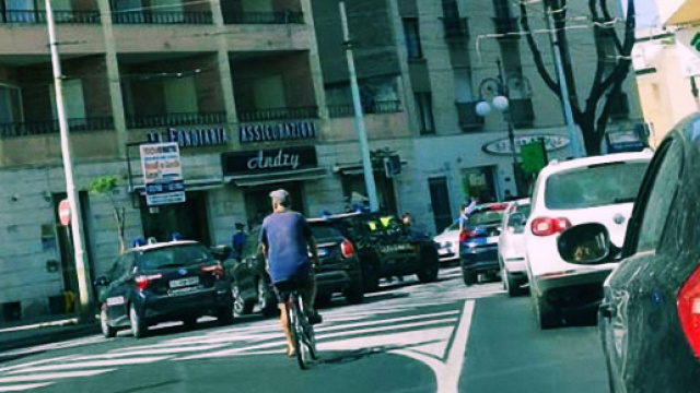 L'uomo &egrave; precipitato da una palazzina di via Marconi, a Quartu.