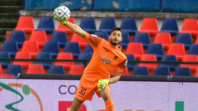 Crotone, Falcone nome per la porta.