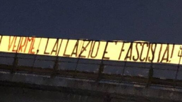 'Parasite, la Lazio est fasciste', la banderole des Ultras r&eacute;pond &agrave; Elseid Hysaj - Source : capture Youtube
