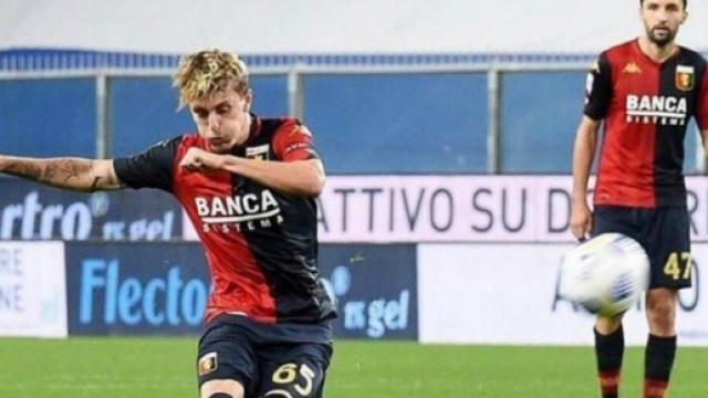 Nicol&ograve; Rovella, con la maglia del Genoa.