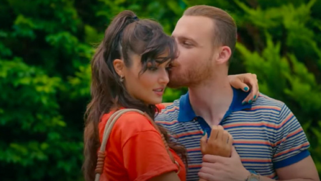 Sen &Ccedil;al Kapımı spoiler 2&ordf; stagione: Serkan vuole sapere dove Eda si &egrave; rifatta il tatuaggio.