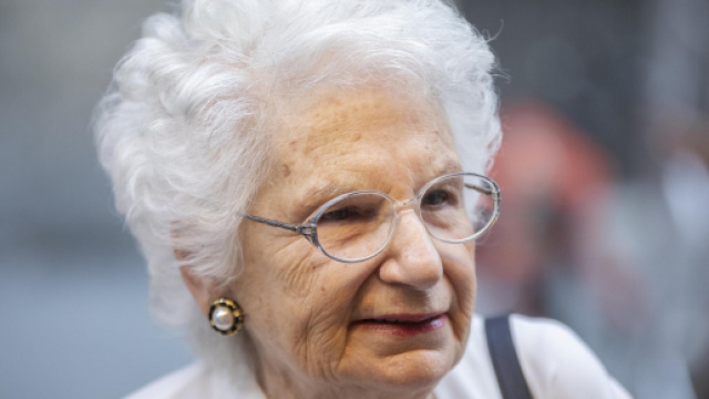 Liliana Segre sui vaccini: 'Follia paragonarli alla Shoah'.