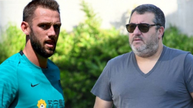 De Vrij potrebbe lasciare l'Inter: Raiola lo avrebbe proposto in Premier League.