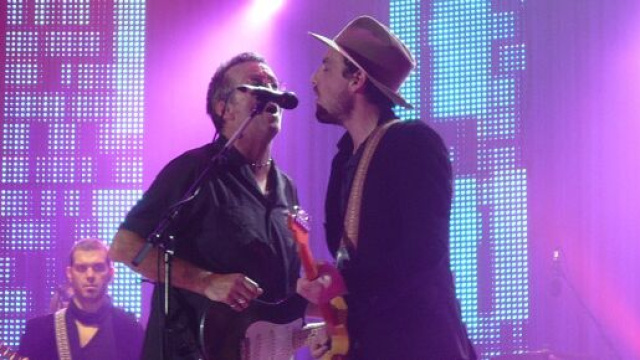 Eric Clapton durante un'esibizione.