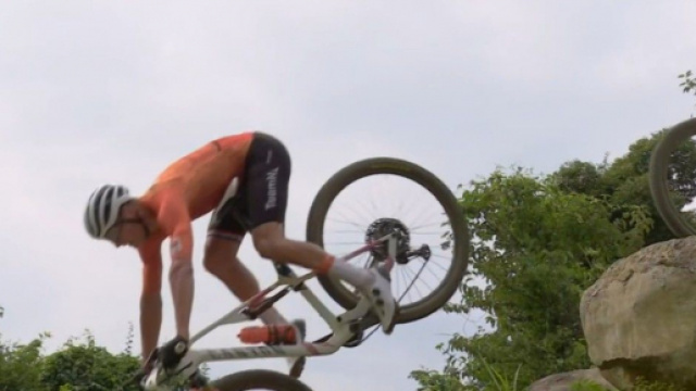 La caduta di Mathieu Van der Poel alle Olimpiadi di Tokyo 2020.