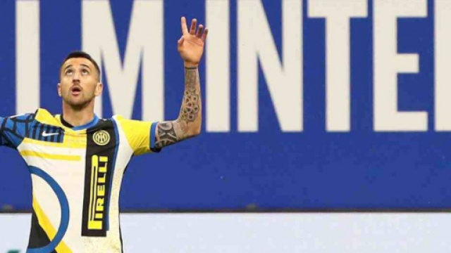Napoli in cerca di un centrocampista: gli azzurri avrebbero chiesto Vecino all'Inter.