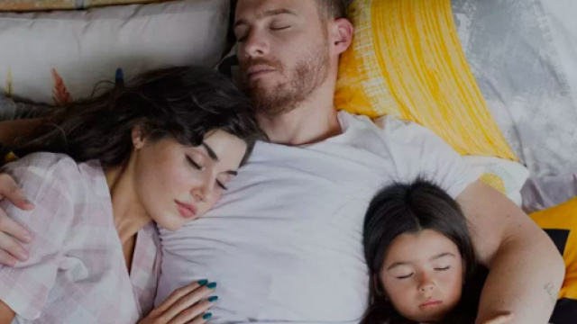 Sen &Ccedil;al Kapımı, spoiler 2&ordf; stagione: tra Eda e Serkan trionfa nuovamente l'amore.