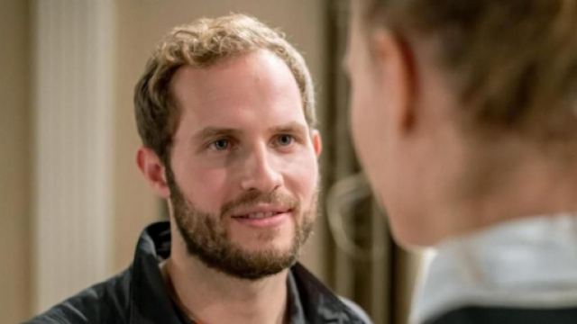 Tempesta d'amore, anticipazioni tedesche: Florian accuser&agrave; dei problemi visivi.