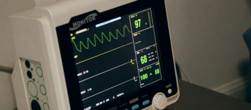 El hospital HUVR, de Sevilla, realizar&aacute; un estudio en reci&eacute;n nacidos y embarazadas con covid (Unsplash)