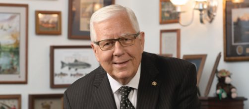 Former Sen. Mike Enzi of Wyoming dies after bicycle accident (Image source: United States Congress/Wikimedia Commons)