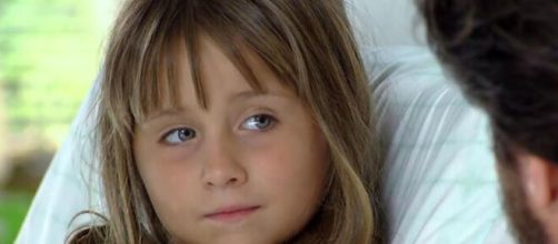 J&uacute;lia sela paz entre suas 'm&atilde;es' em 'A Vida da Gente' (Reprodu&ccedil;&atilde;o/TV Globo)