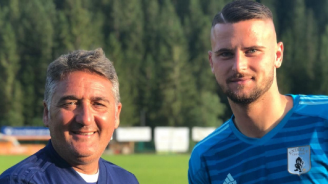 Crotone, Contini idea per la porta.