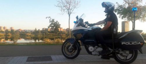 La polic&iacute;a necesit&oacute; de un fuerte dispositivo para detener al abusador (Twitter, policia)