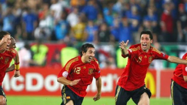 La Spagna esulta dopo aver battuto l'Italia ai rigori nel 2008.