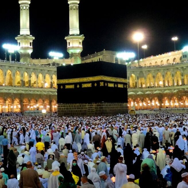 Voar sobre a Caaba, em Meca, n&atilde;o &eacute; proibido devido a &ldquo;atra&ccedil;&atilde;o magn&eacute;tica&rdquo; (Abdul Muqtadir/Flickr)