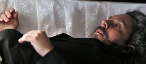 Z&eacute; acaba morto em 'Imp&eacute;rio'. (Reprodu&ccedil;&atilde;o/TV Globo)