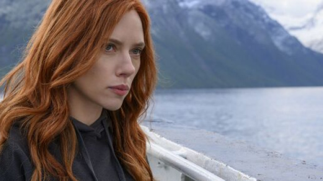 Scarlett Johansson fa causa alla Disney.