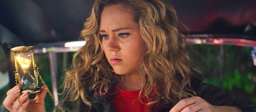 Working hourglass scene [Image Source: Super Motion/YouTube]