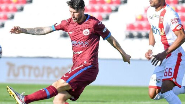 Crotone, su Adorni anche gli squali - corrieredellosport.it