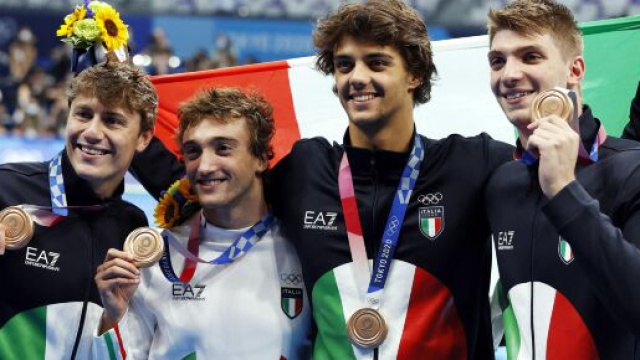 Martinenghi, Ceccon, Burdisso e Miressi si aggiudicano il bronzo nella 4x100 mista maschile.