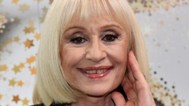 &Egrave; morta Raffaella Carr&agrave; e con lei un'intera generazione: commosso annuncio di Japino.