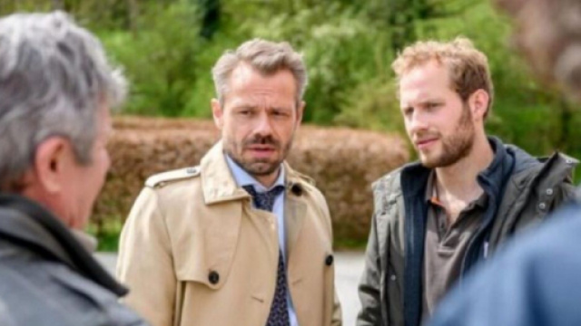 Tempesta d'amore, trame tedesche: Florian convince Erik a consegnarsi alla polizia.