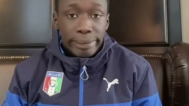 Da operaio a Tiktoker da 66 milioni di follower: Khaby Lame.